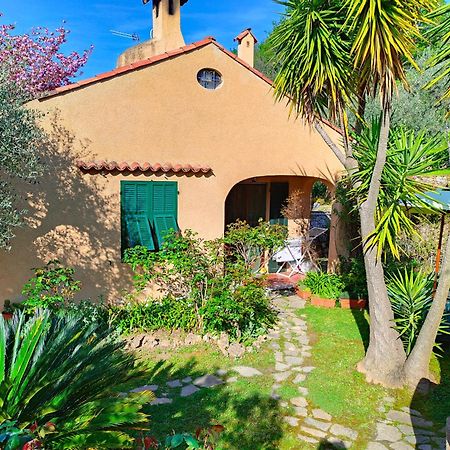 L'Uliveto D'Argento Bed & Breakfast Finale Ligure Bagian luar foto